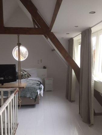 Fam. Gerwig uit Bussum.
Frans grenen vloerdelen (Pine Maritime) 195mm A.
Gegrond en wit afgelakt