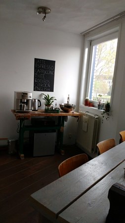 Fam. van den Broek uit Delft.
Frans grenen vloerdelen (Pine Maritime) 195mm A.
Behandeld met decorwas Antiek Eiken(3168) van Osmo, daarna afgewerkt met de Osmo 3062 mat / transparant.