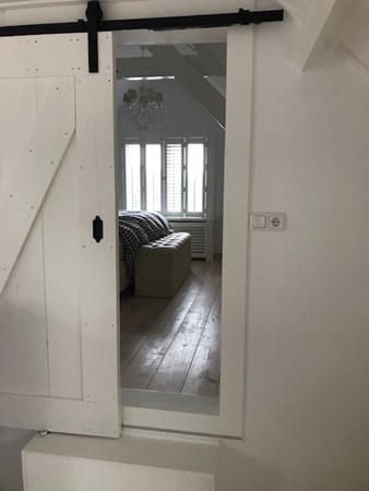 Fam. vd Burg uit Elst.
Frans grenen vloerdelen (Pine Maritime) 195mm A.
Lengte 2m.
2x behandeld met de Osmo hardwaxolie 3041 wit / natural
Deuren zijn ook vervaardigd van de grenen planken.