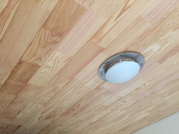 Fam. Hebers uit Amsterdam.
Plafond betimmerd met grenen wandbeschot 
12x120mm.