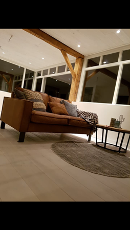 Fam. de wildt uit Wijchen.
Plafond en vloer gemaakt van Frans grenen vloerdelen 195mm A.
Lengte 2m40.