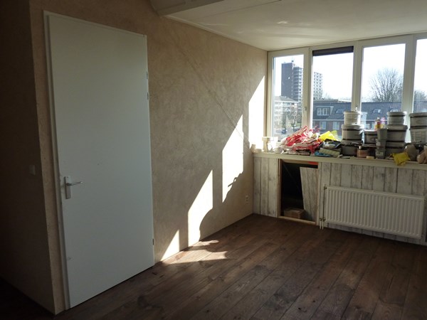 Fam. van der Weij uit Amsterdam.
Grenen planken 195mm A.
2x behandeld met olie Walnut van Woca.    