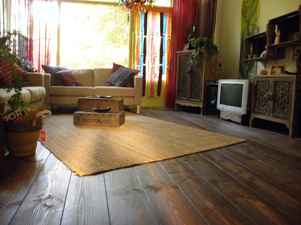 Fam. Jacobs uit Wageningen.
Grenen 195mm A.
2x behandeld met olie Walnut van Woca.         