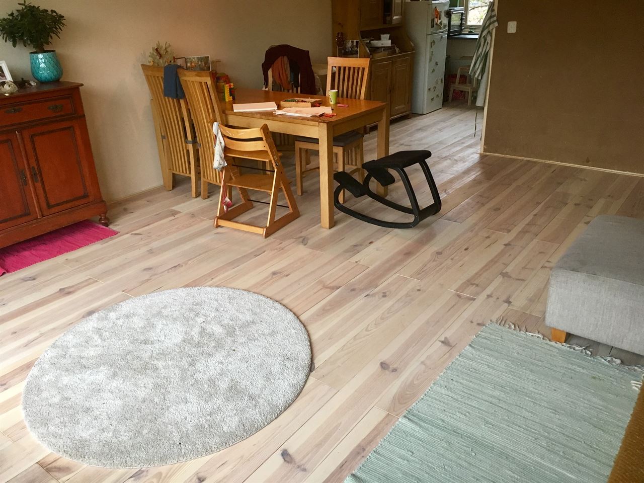 2e keus partij grenen kant en klaar Ceruse geolied.
20x170mm €15,- per m2 2e keus partij grenen kant en klaar Ceruse geolied.
20x170mm €15,- per m2