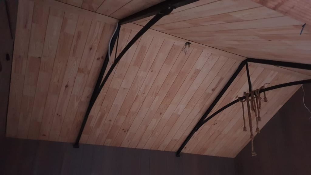 Wandbeschot 18 x 135 als plafond in veranda.
2e keus €9,- per m2. Wandbeschot 18 x 135 als plafond in veranda.
2e keus €9,- per m2.