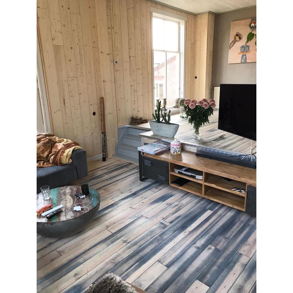 Vloer Sable + vuren wandbeschot verouderd 17x185. Vloer Sable + vuren wandbeschot verouderd 17x185.