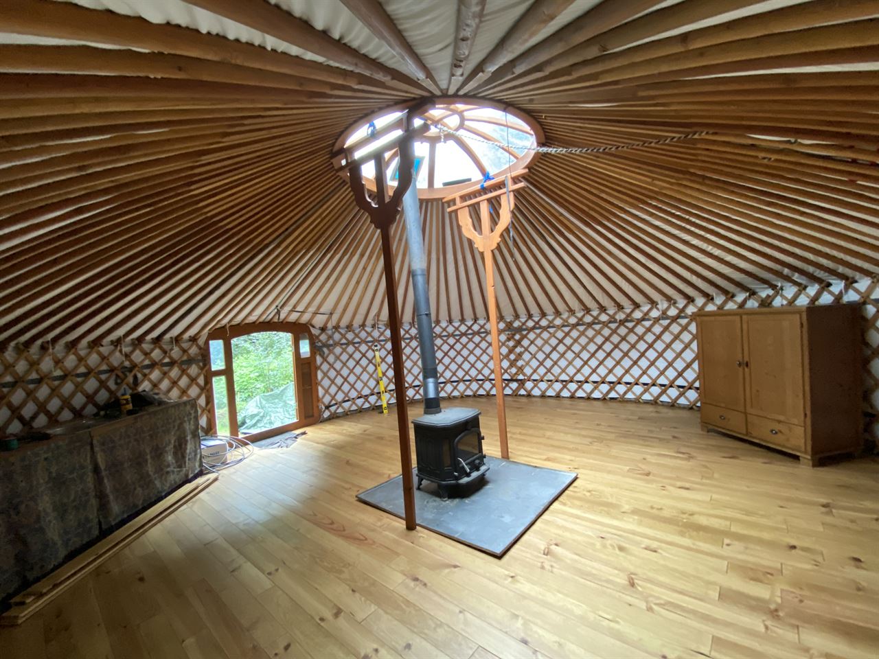 Grenen vloer Chene gelakt gelegd in tent. Grenen vloer Chene gelakt gelegd in tent.