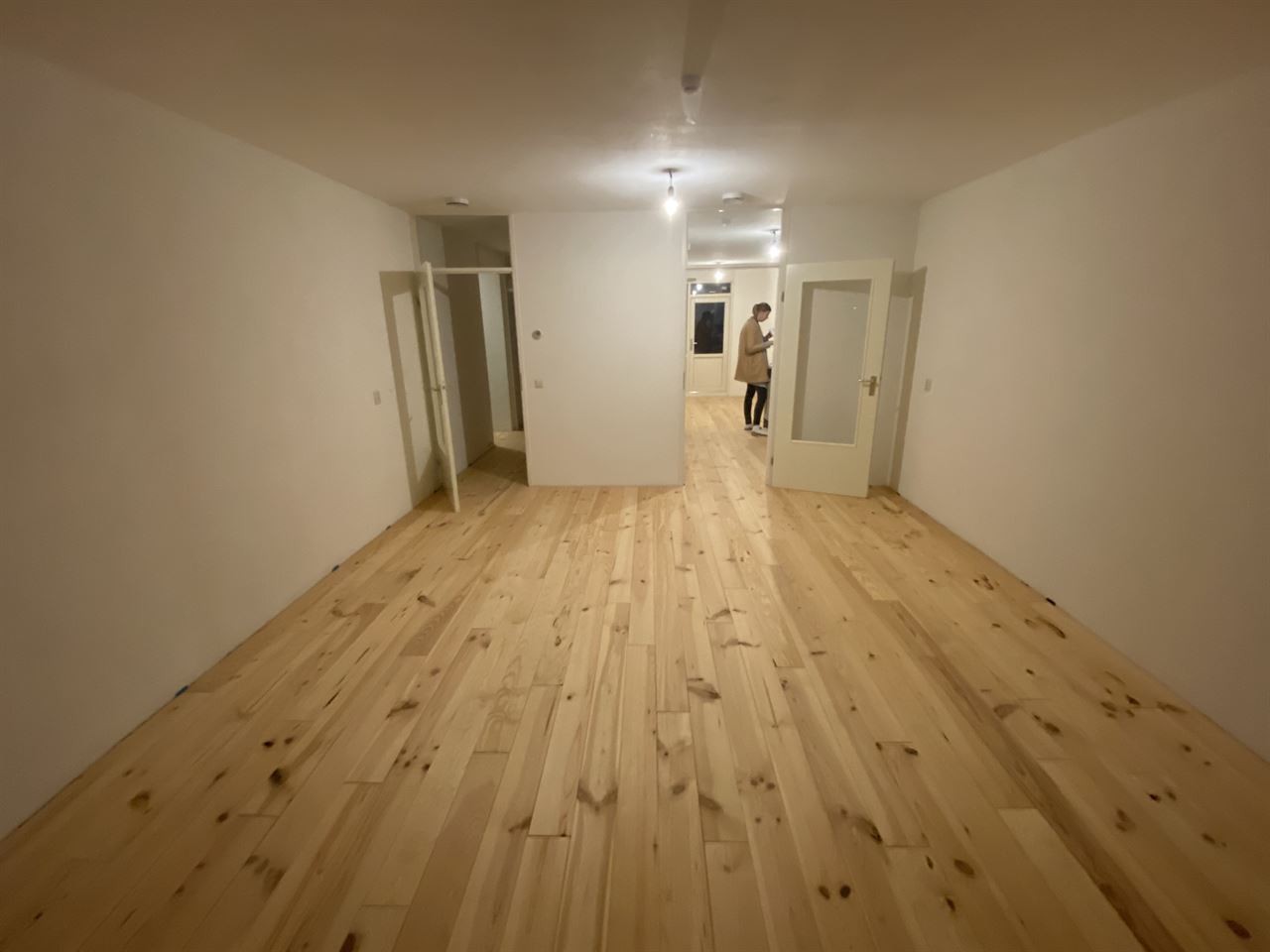 Grenen vloerdelen 140mm. Afgewerkt met Osmo 3062. Grenen vloerdelen 140mm. Afgewerkt met Osmo 3062.