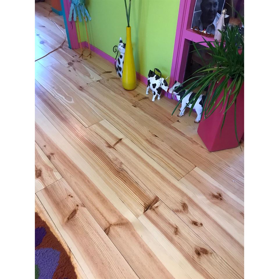 Grenen kant en klaar naturel gelakt.
Betreft een 2e keus. Grenen kant en klaar naturel gelakt.
Betreft een 2e keus.
