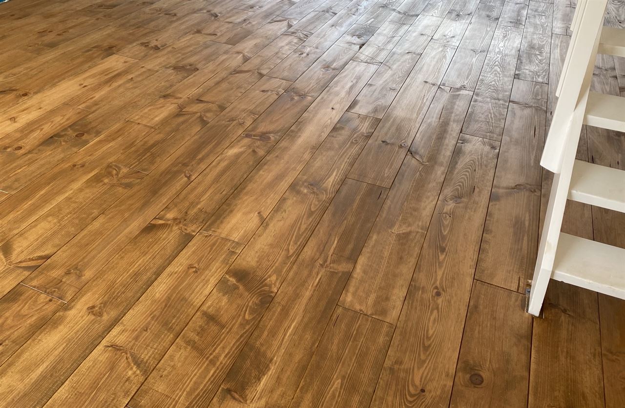 Grenen vloerdelen 200mm
1e laag Osmo Noten 3166 , 2e laag 3062 mat. Grenen vloerdelen 200mm
1e laag Osmo Noten 3166 , 2e laag 3062 mat.
