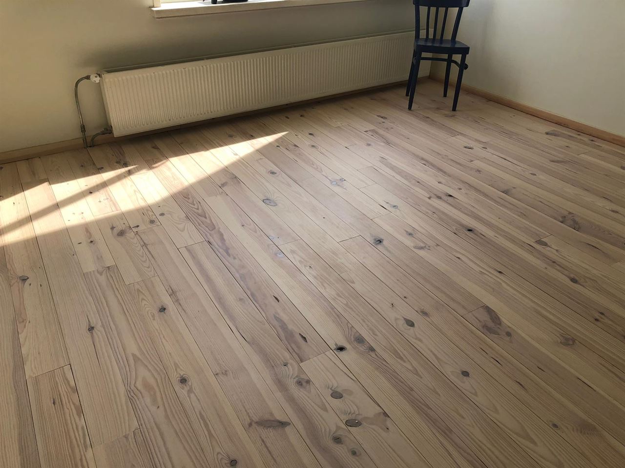 Grenen 18x135 behandeld met 3041 van Osmo. Grenen 18x135 behandeld met 3041 van Osmo.