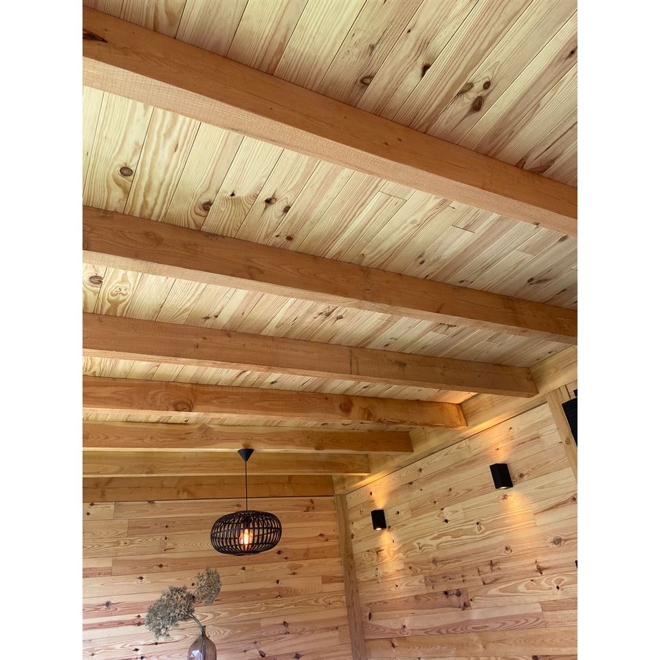Plafond gemaakt van grenen planken 15x120 , 2e keus. Plafond gemaakt van grenen planken 15x120 , 2e keus.