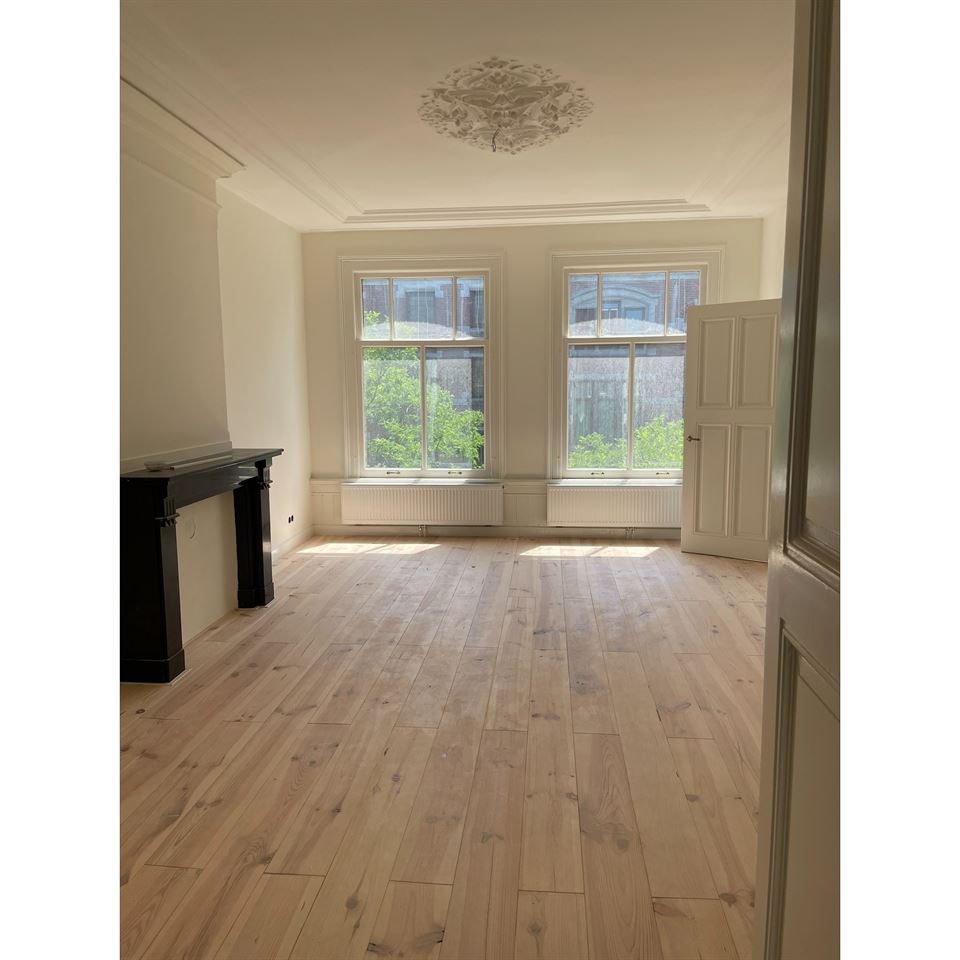 Grenen vloer 200mm afgewerkt met de 3041 wit/natural van Osmo. Grenen vloer 200mm afgewerkt met de 3041 wit/natural van Osmo.