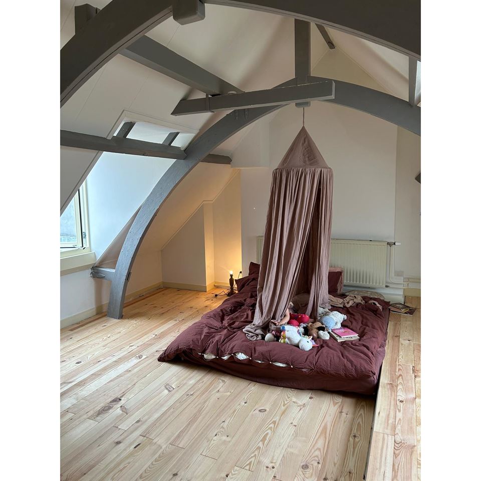 Vloer gelegd van grenen planken 15x120 declasse