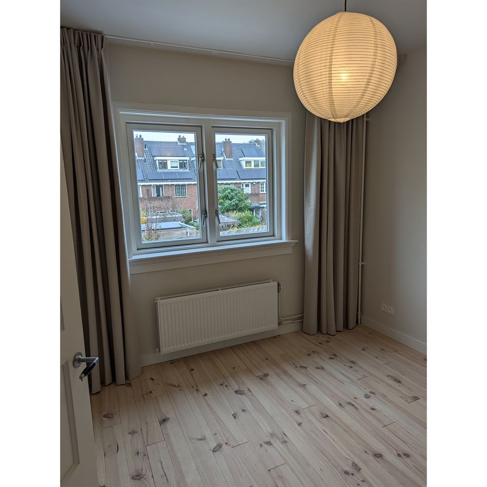 Grenen 15x120 , afgewerkt met Osmo 3041.