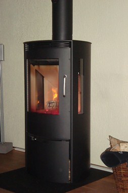 Fam. Pietersma uit Heelsum. TT10G zwart van Termatech. (Deense kachel)