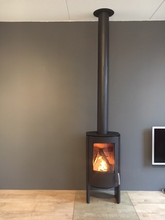 Fam. van Ommeren uit Doorwerth. 
TT20 Bazic zwart van TermaTech.
Deense kachel.