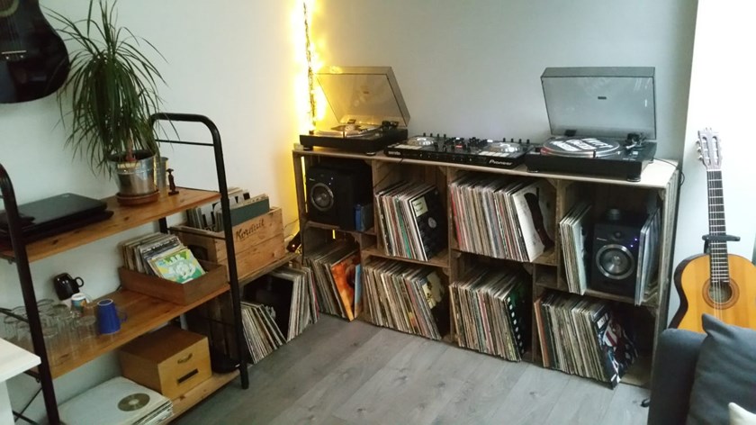 Kast gemaakt voor platen.
4-lats kisten 30x40x50 met tekst.
