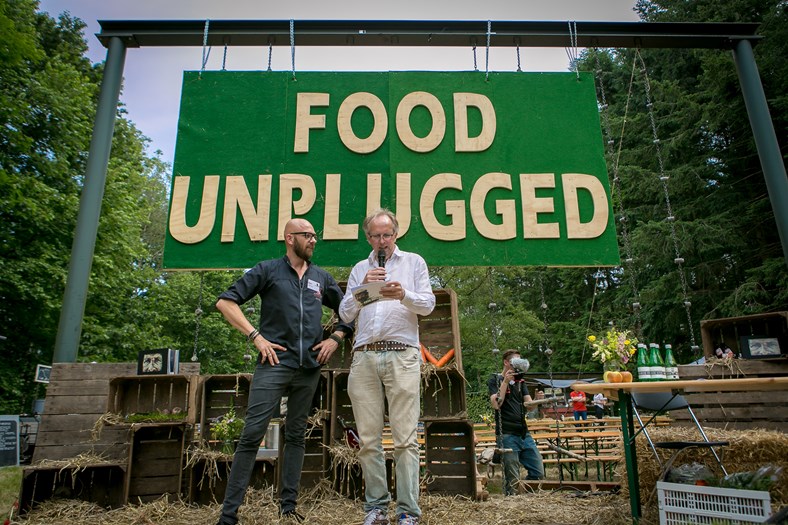 Food Unplugged festival Ede.
Venlose 2-lats 26x36x60. Food Unplugged festival Ede.
Venlose 2-lats 26x36x60.