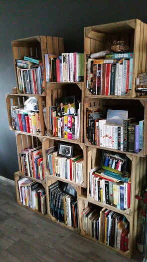 Boekenkast gemaakt van appelkisten.
30x40x50cm. Boekenkast gemaakt van appelkisten.
30x40x50cm.