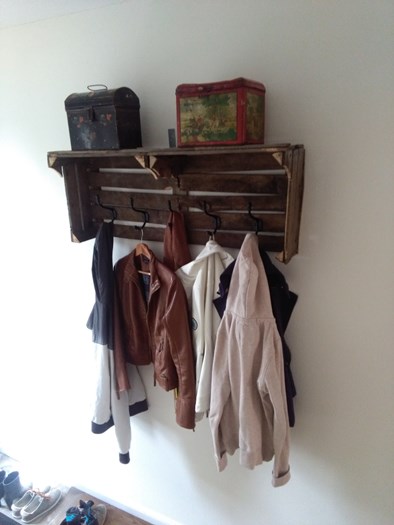 Kapstok gemaakt van appelkisten 30x40x50.
Door Familie Luigjes uit Barneveld Kapstok gemaakt van appelkisten 30x40x50.
Door Familie Luigjes uit Barneveld