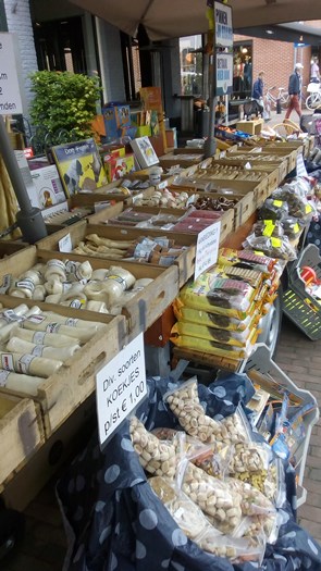Kersenkistjes gebruikt voor op een marktkraam. Kersenkistjes gebruikt voor op een marktkraam.