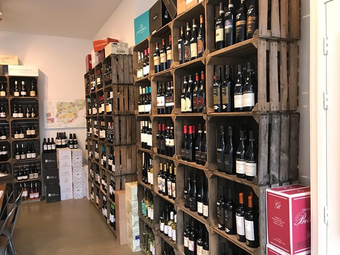 4-lats kisten 30x40x50.
Wijnwinkel in Huizen.