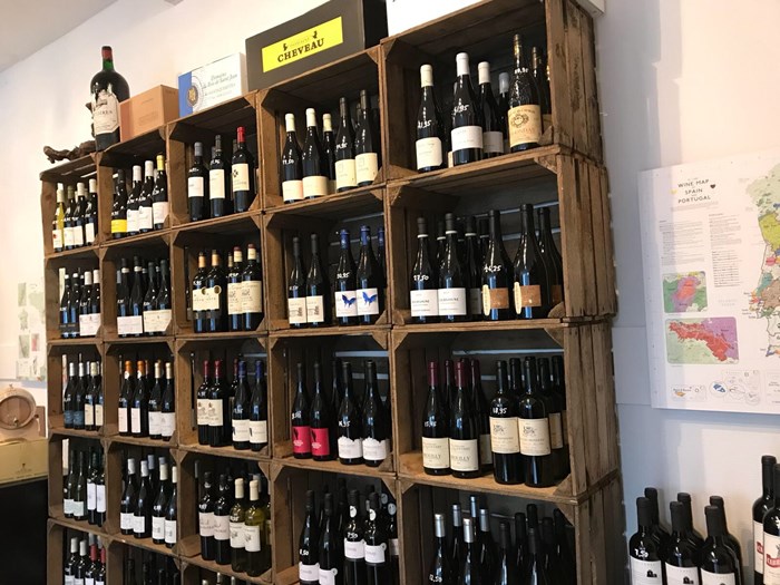 4-lats kisten 30x40x50.
Wijnwinkel in Huizen.