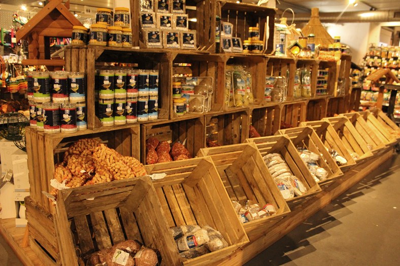 Winkelinrichting bij Zoo & Zo in ede.
Gemaakt van de fruitkisten 30x40x50.