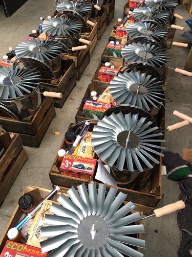 2 lats kisten Tiel 26x36x56cm.
Gebruikt voor kerstpakketten.