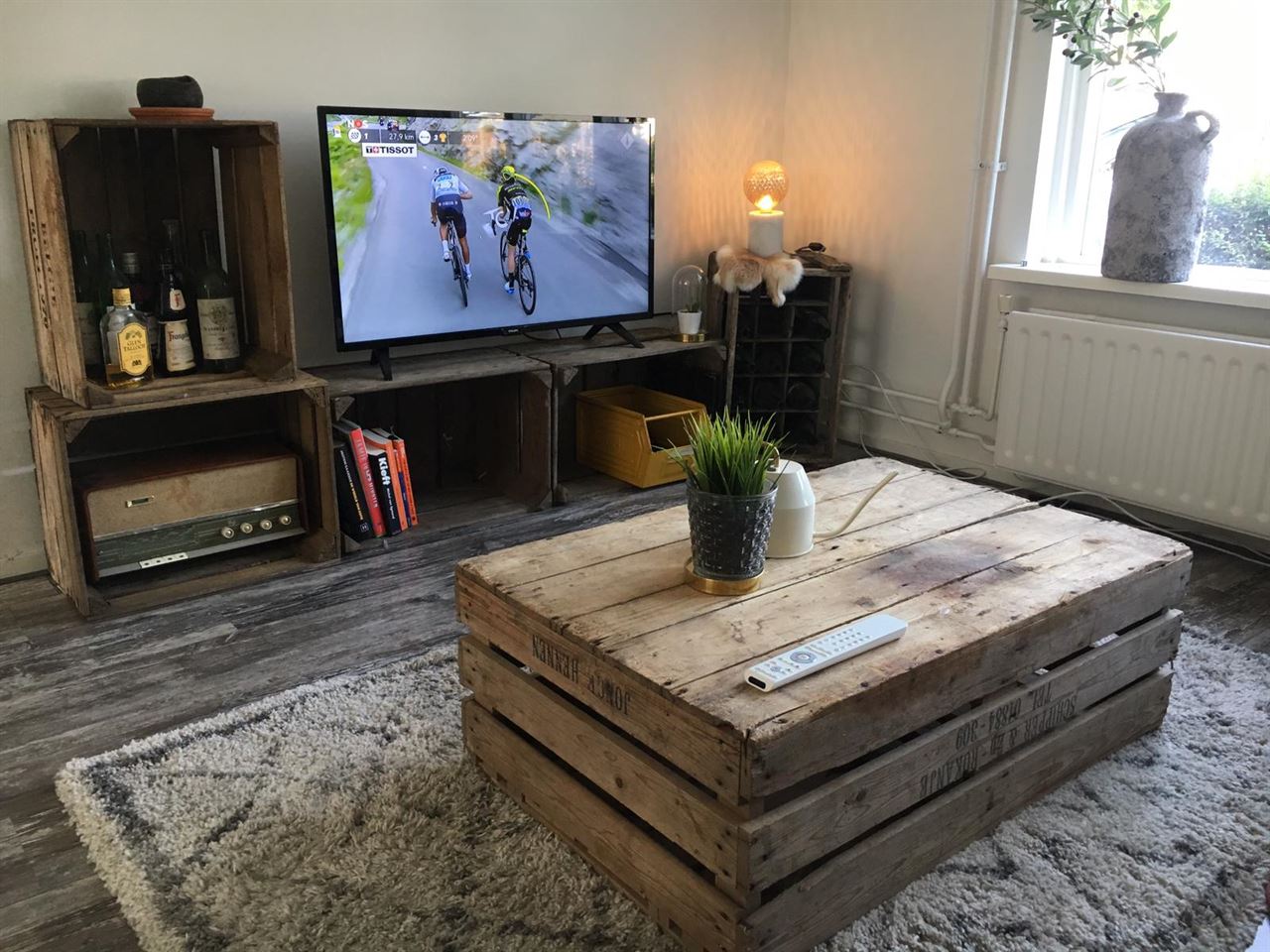 Kippenkist als salontafel. Kippenkist als salontafel.