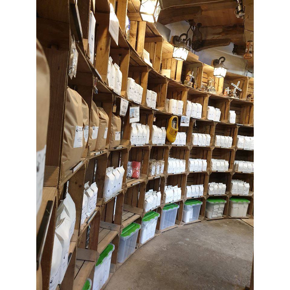 4-lats kisten 30x40x50 gebruikt als wandopstelling in molen in Renkum.