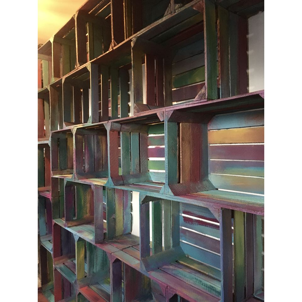 Fruitkisten 30x40x50.
Door klant in allerlei kleuren geschilderd.