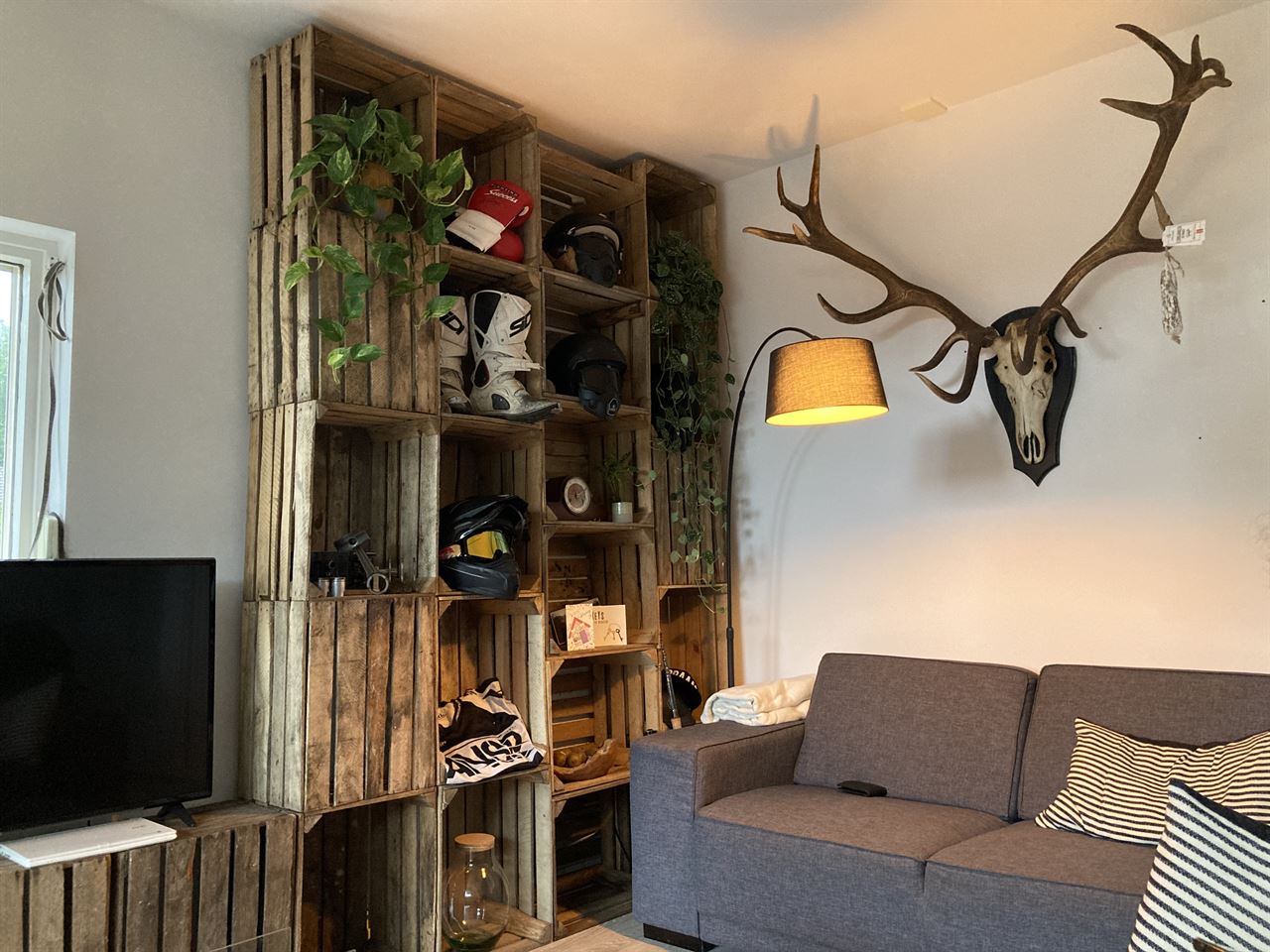 Kast gemaakt van de kisten 30 x 40 x 50.