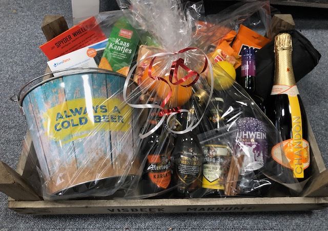 Kerstpakket gemaakt met 1 lats kist.