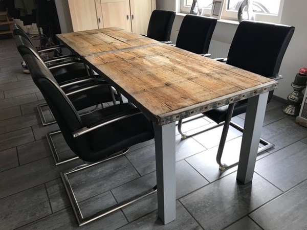 Fam. Dankers uit Tilburg.
Tafel gemaakt van 2 steenschotten 0,75 x 1m20.