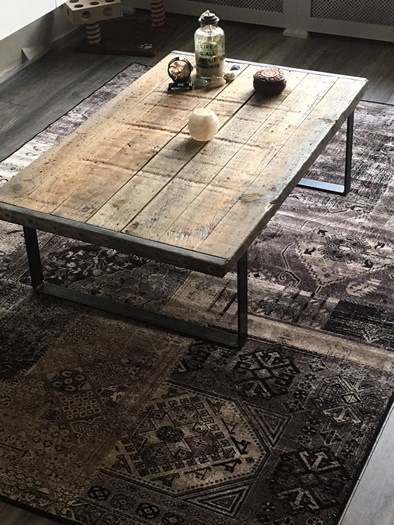 Fam. Hoyer uit Zaandam.
Salontafel gemaakt van steenschot 0,75 x 1m20.
Klant heeft hem naderhand geolied met een witte olie van Blanchon.