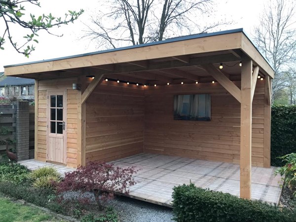 Steenschotten 0,98 x 1m40 als fundering / vlonder voor tuinhuis.