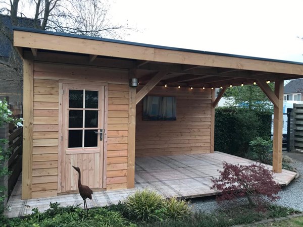 Steenschotten 0,98 x 1m40 als fundering / vlonder voor tuinhuis.