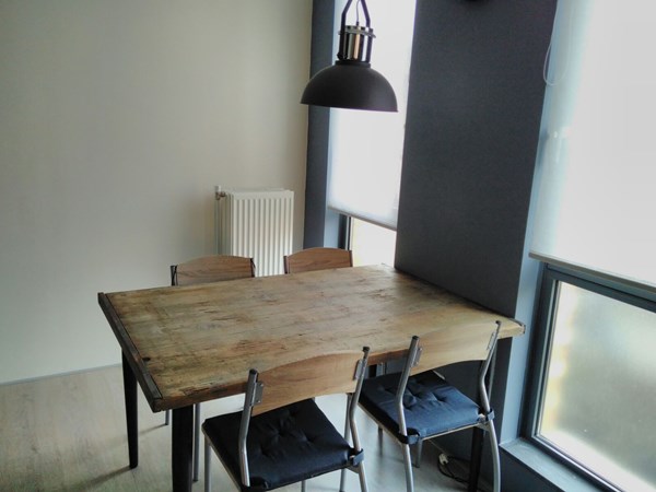 Fam. Timmermans.
Tafel gemaakt van steenschot 0,96 x 1m40