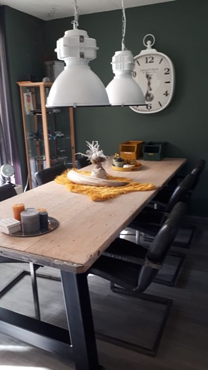 Tafel gemaakt van onze steenschotten 1m x 1m40.
A-vorm poten zijn ook bij ons verkrijgbaar.