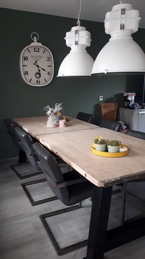Tafel gemaakt van onze steenschotten 1m x 1m40.
A-vorm poten zijn ook bij ons verkrijgbaar.