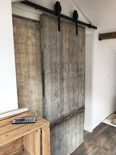 Schuifdeuren gemaakt van de steenschtotten 1m x 1m40.