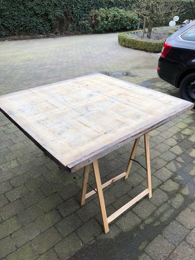 Van dit steenschot 1m35 x 1m35 zal later een ronde tafel worden gemaakt.
(Zie volgende foto)