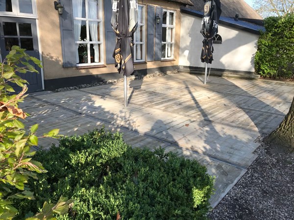 Terras gemaakt van de steenschotten 110x140.
De Herberg in Huissen.
