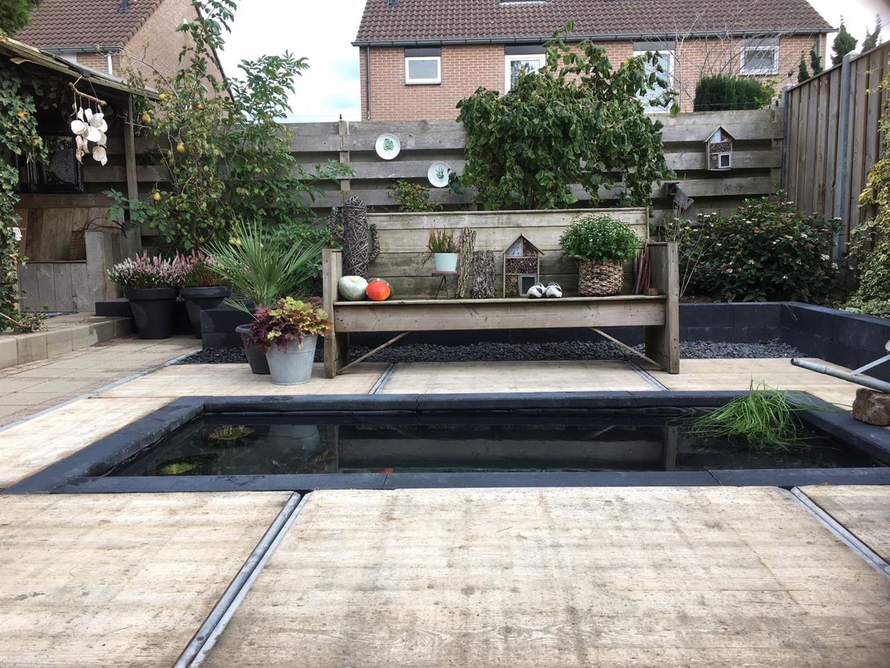 Steenschotten gebruikt als terras bij vijver.
110x140 met draadeind AAA Steenschotten gebruikt als terras bij vijver.
110x140 met draadeind AAA