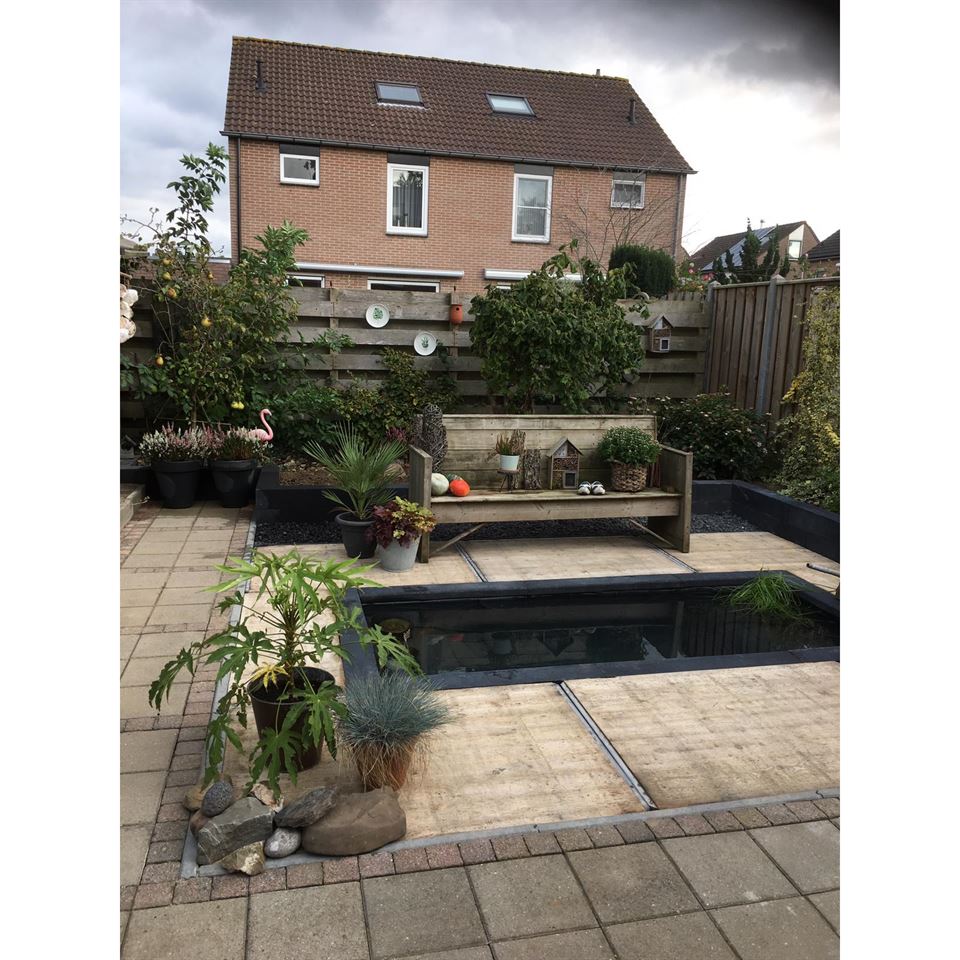 Steenschotten gebruikt als terras bij vijver.
110x140 met draadeind AAA Steenschotten gebruikt als terras bij vijver.
110x140 met draadeind AAA