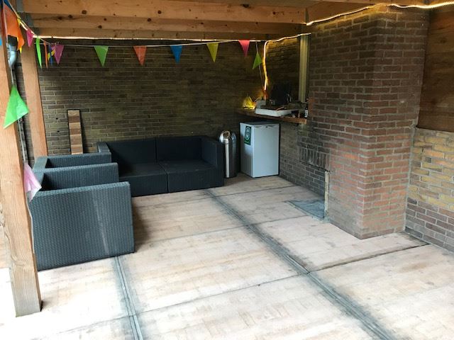 Steenschotten gebruikt als vloer in veranda.
110 x 140. Steenschotten gebruikt als vloer in veranda.
110 x 140.