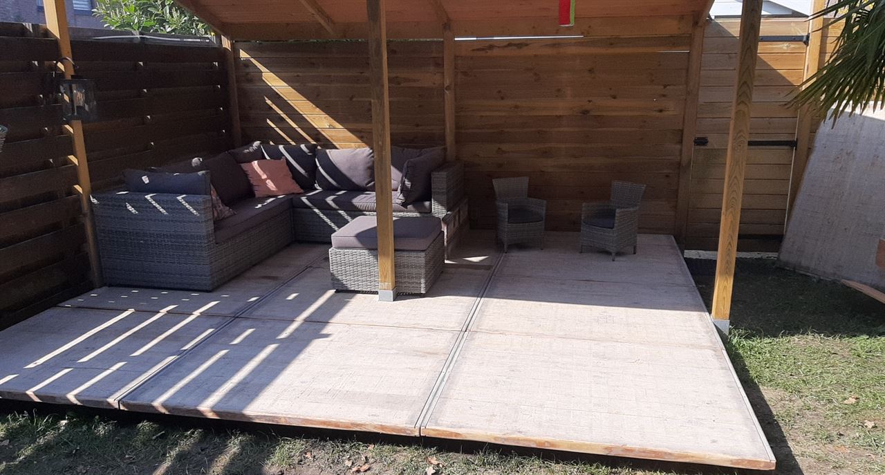 Afdak met steenschotten 110 x 140. Afdak met steenschotten 110 x 140.