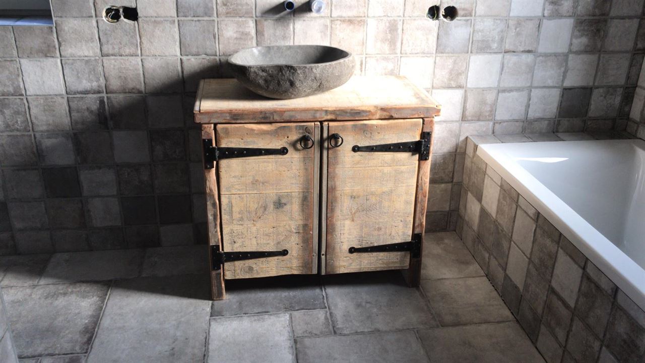 Badkamermeubel gemaakt van onze schotten 110 x 140. Badkamermeubel gemaakt van onze schotten 110 x 140.